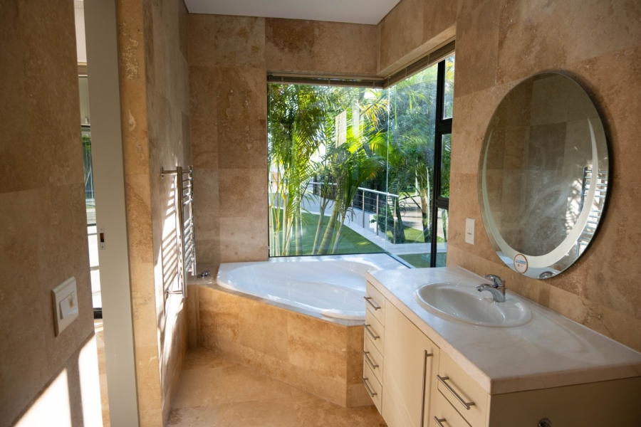 To Let 5 Bedroom Property for Rent in Llandudno Western Cape